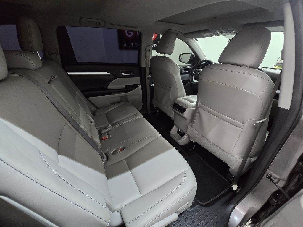 2016 Toyota Highlander XLE photo 15