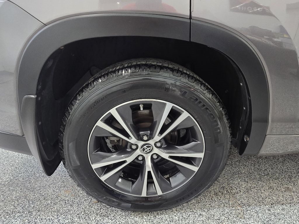 2016 Toyota Highlander XLE photo 25