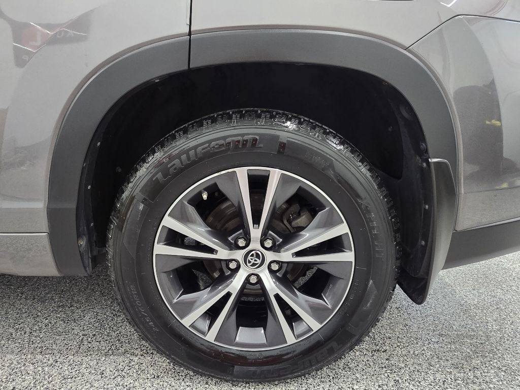 2016 Toyota Highlander XLE photo 26