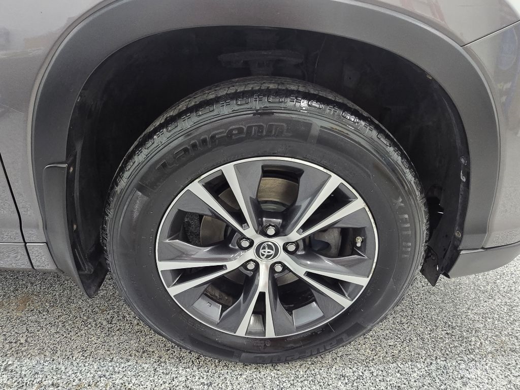2016 Toyota Highlander XLE photo 27