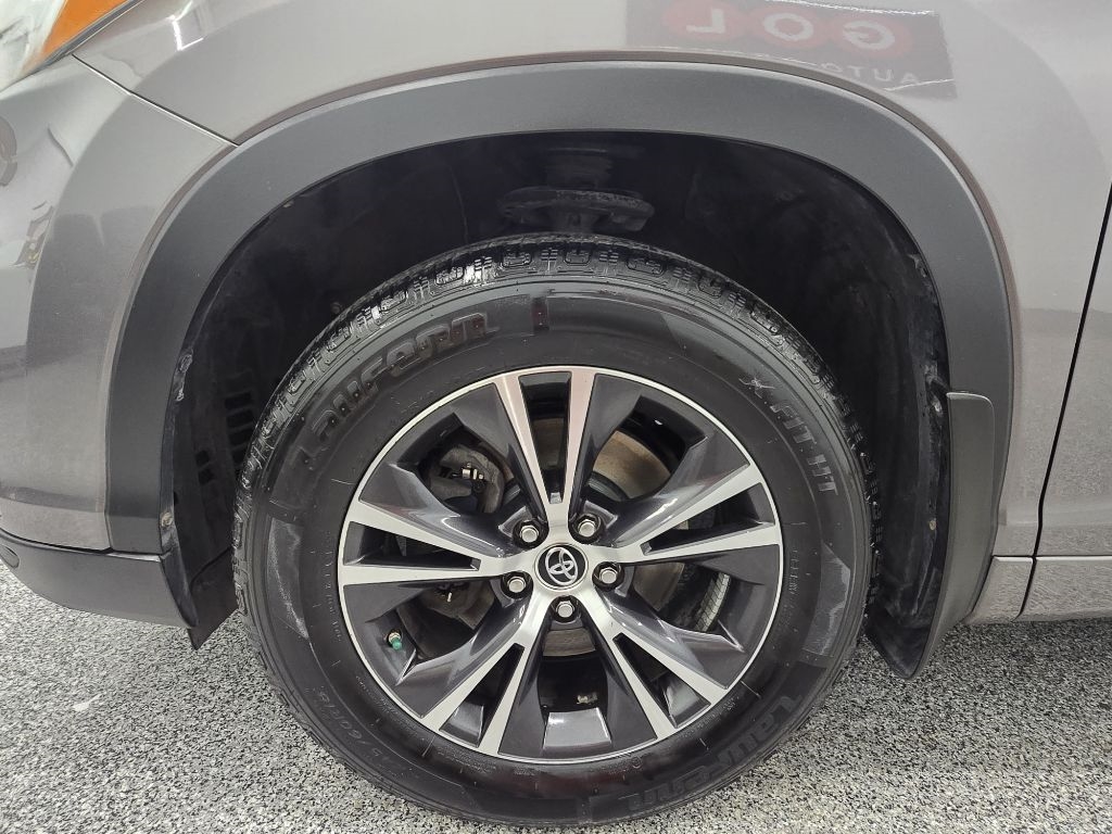 2016 Toyota Highlander XLE photo 28