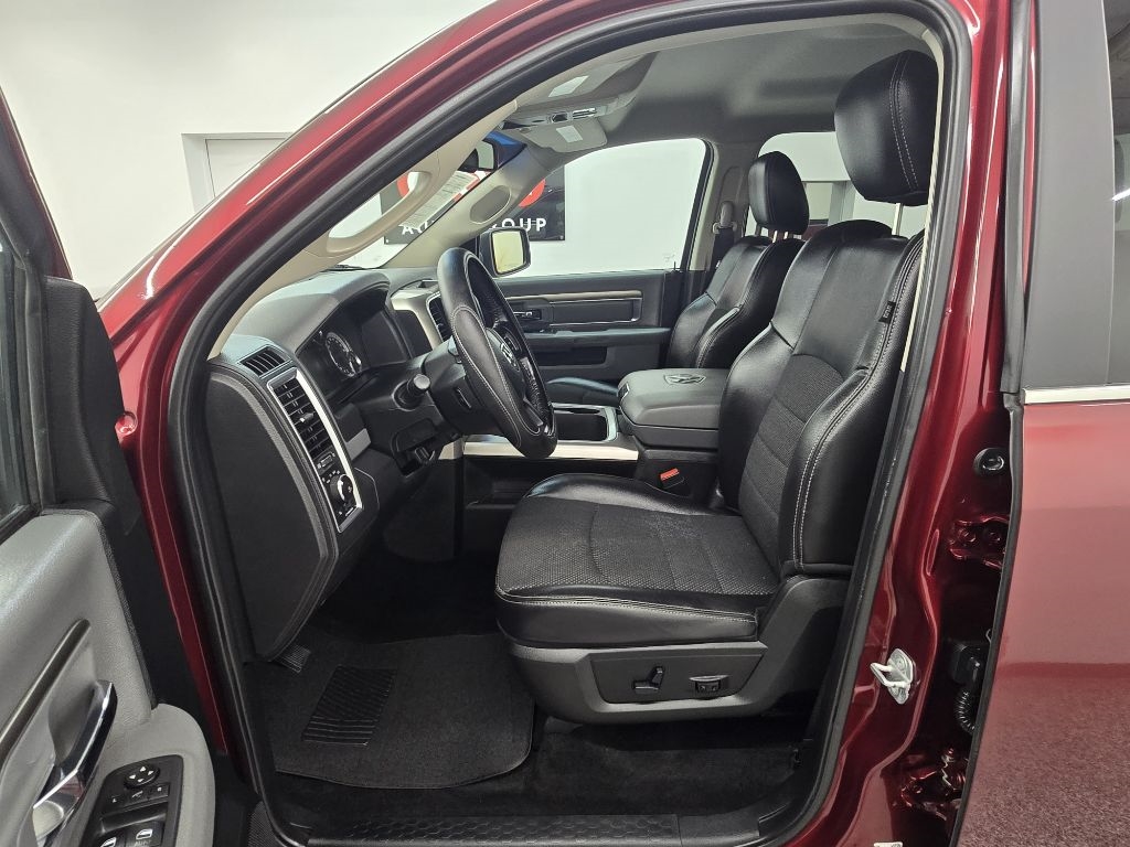 RAM 1500 Lone Star 4x2 Crew Cab 5'7" Box 2018 RAM 1500 Lone Star 4x2 Crew Cab 5'7" Box 2018