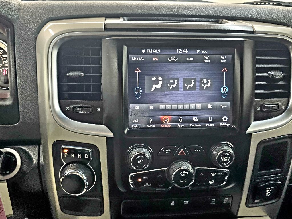 RAM 1500 Lone Star 4x2 Crew Cab 5'7" Box 2018 RAM 1500 Lone Star 4x2 Crew Cab 5'7" Box 2018