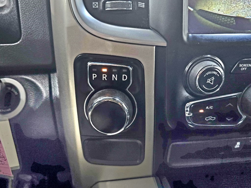 RAM 1500 Lone Star 4x2 Crew Cab 5'7" Box 2018 RAM 1500 Lone Star 4x2 Crew Cab 5'7" Box 2018