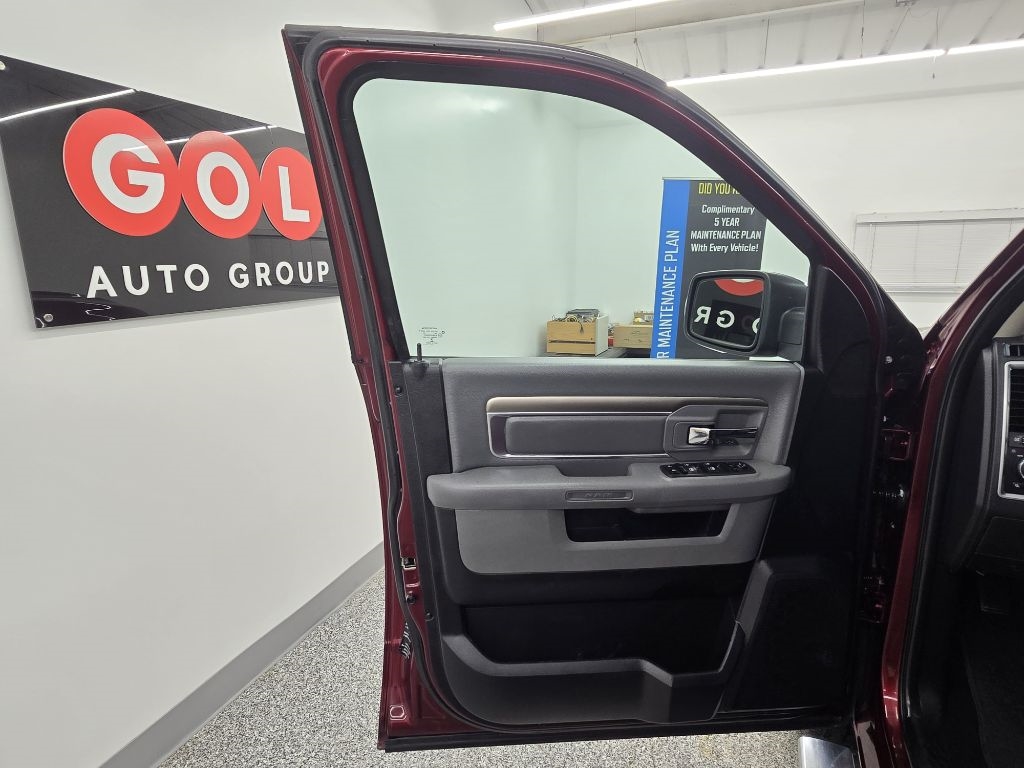 RAM 1500 Lone Star 4x2 Crew Cab 5'7" Box 2018 RAM 1500 Lone Star 4x2 Crew Cab 5'7" Box 2018