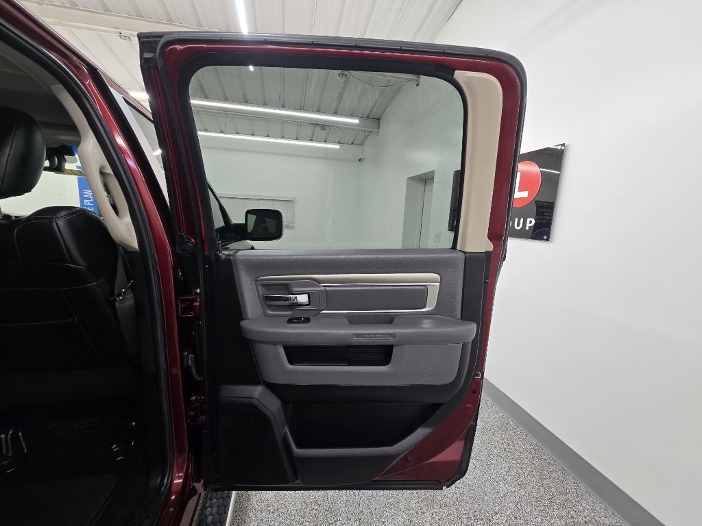 RAM 1500 Lone Star 4x2 Crew Cab 5'7" Box 2018 RAM 1500 Lone Star 4x2 Crew Cab 5'7" Box 2018