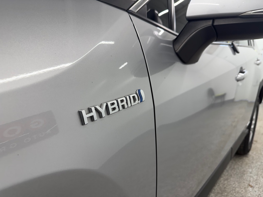 2020 Toyota RAV4 Hybrid XLE photo 4