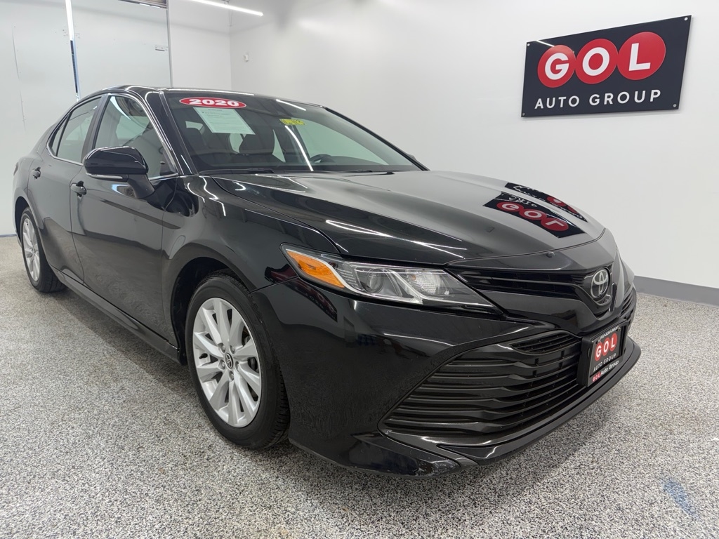 2020 Toyota Camry LE photo 2