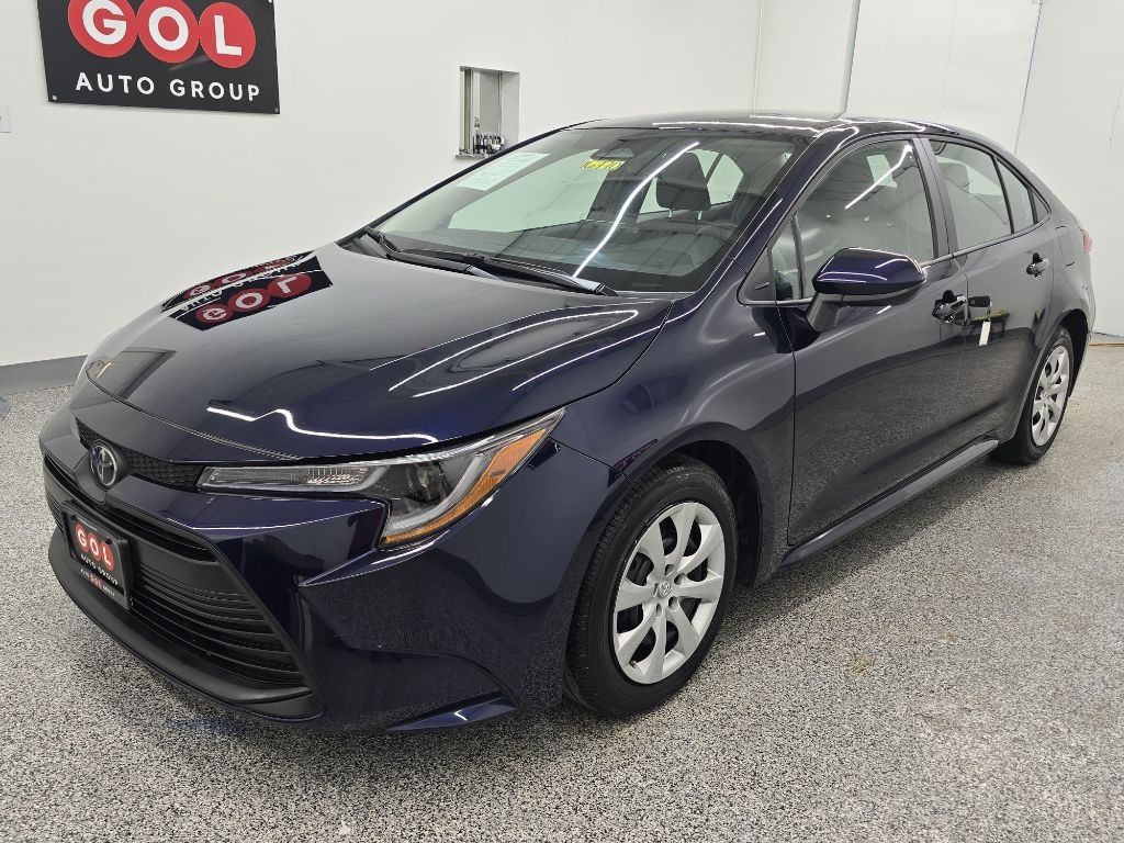 2025 Toyota Corolla LE photo 3