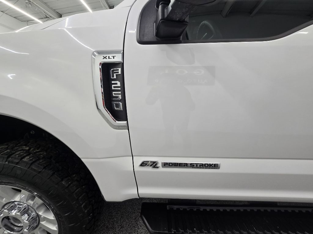 Ford F-250 SD XLT Crew Cab Long Bed 4WD 2019