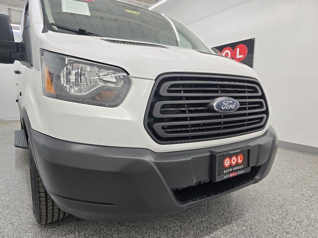 Ford Transit 250 Van Low Roof w/Sliding Pass. 148-in. WB 2018