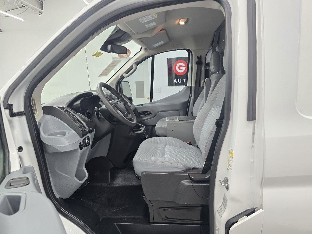 Ford Transit 250 Van Low Roof w/Sliding Pass. 148-in. WB 2018