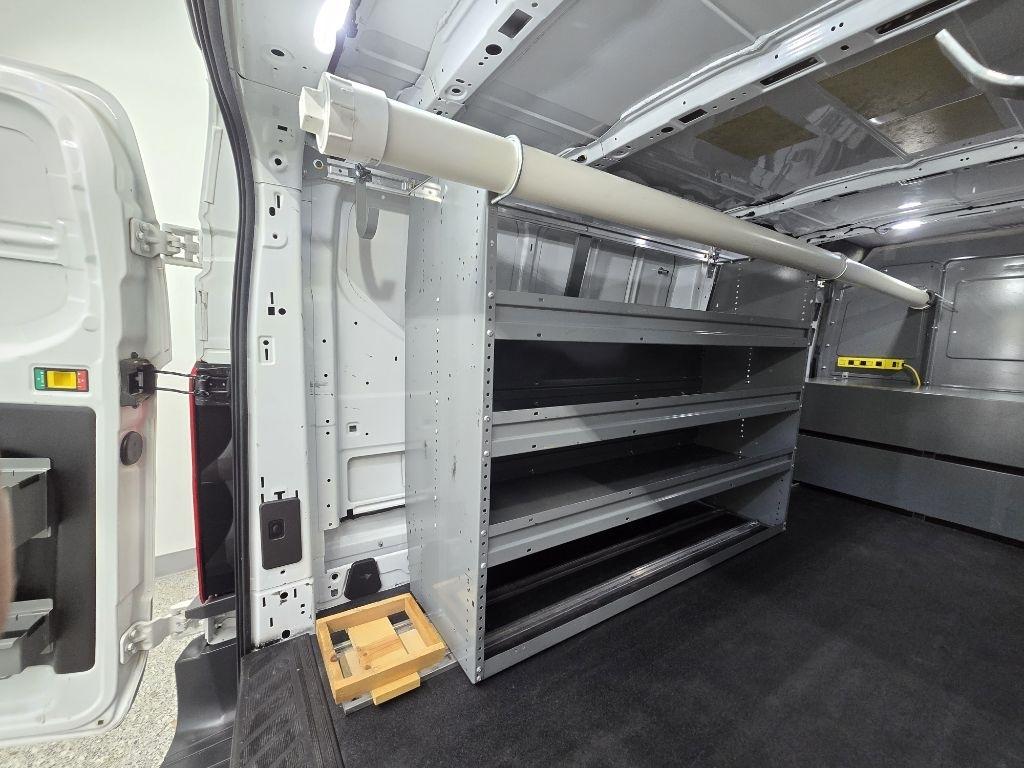 Ford Transit 250 Van Low Roof w/Sliding Pass. 148-in. WB 2018