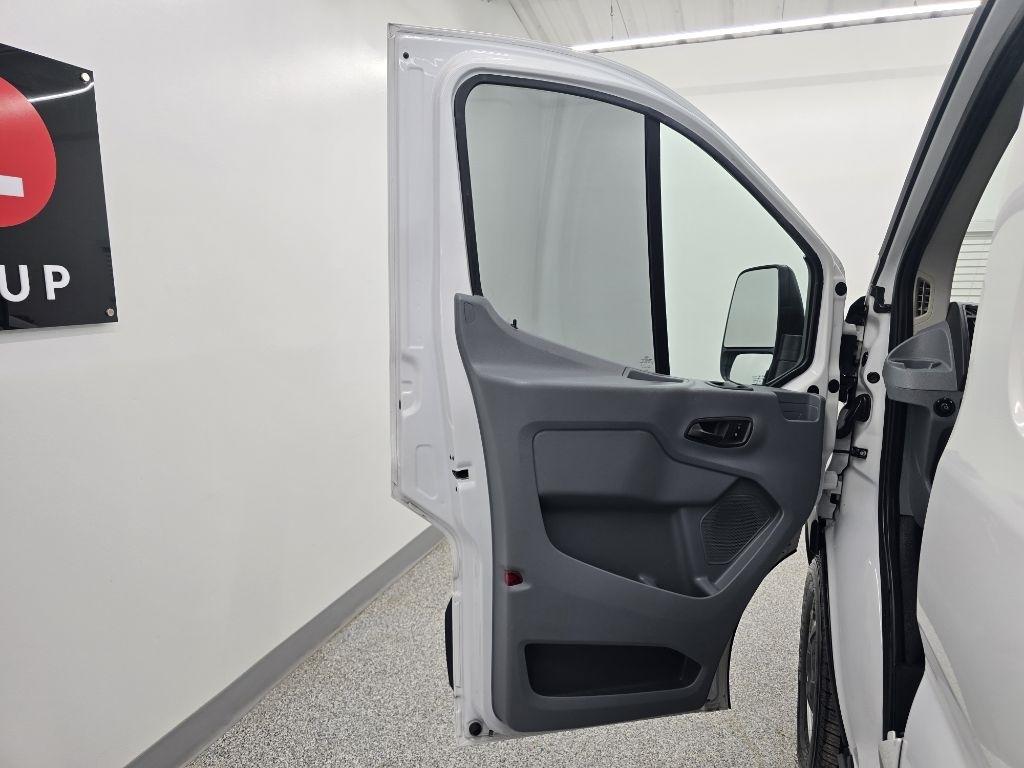 Ford Transit 250 Van Low Roof w/Sliding Pass. 148-in. WB 2018