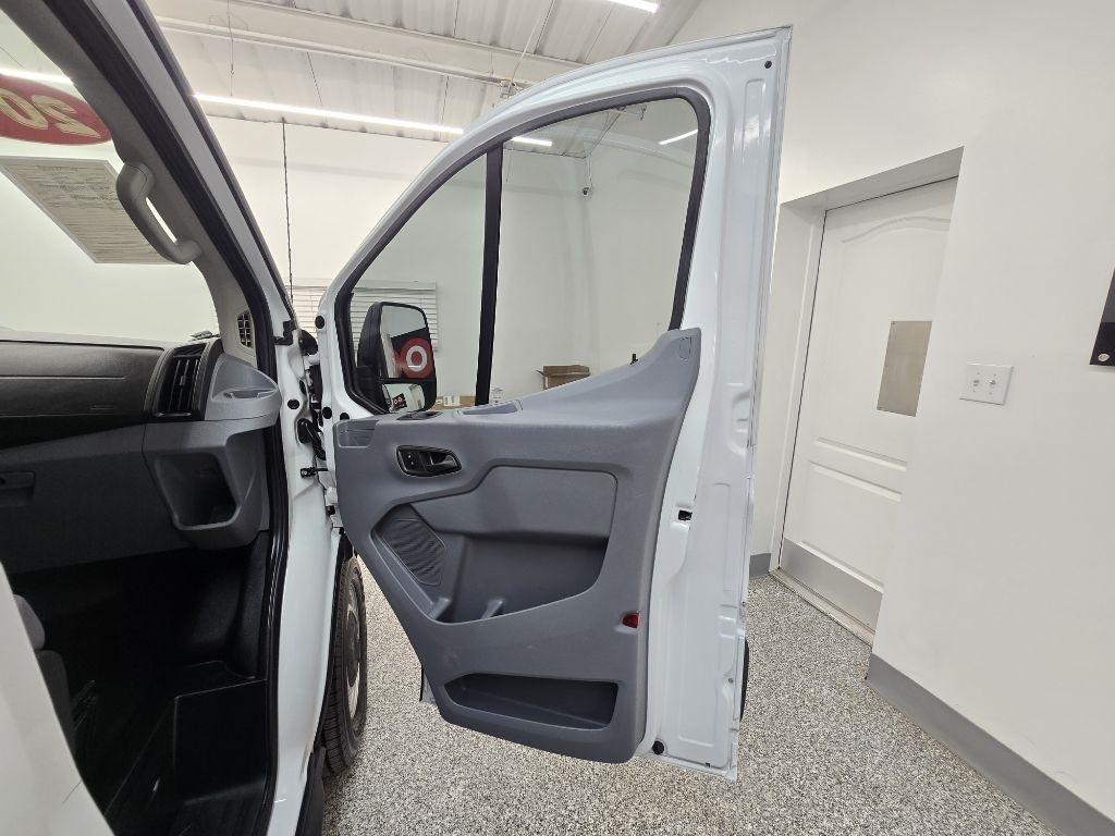 Ford Transit 250 Van Low Roof w/Sliding Pass. 148-in. WB 2018