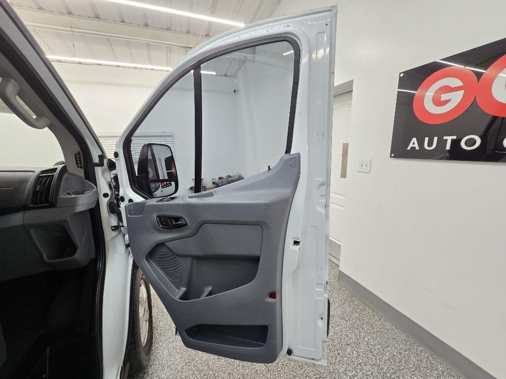 Ford Transit 250 Van Low Roof w/Sliding Pass. 130-in. WB 2017