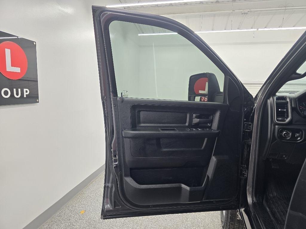 RAM 2500 Tradesman Crew Cab SWB 4WD 2023