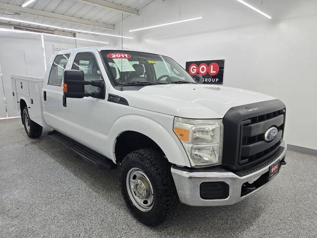 White 2011 Ford F-350 Super Duty XLT Crew Cab LB 4WD Pickup Truck Four-Wheel Drive Automatic