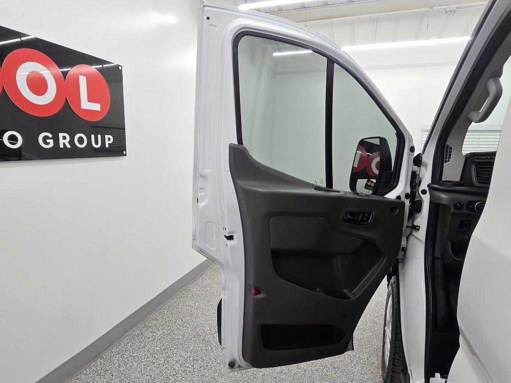 Ford Transit 250 Van Low Roof w/Sliding Pass. 130-in. WB 2021