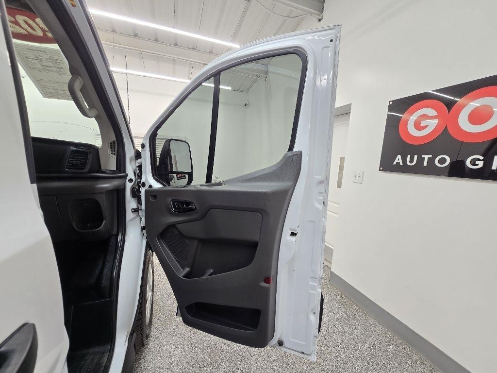 Ford Transit 250 Van Low Roof w/Sliding Pass. 130-in. WB 2021