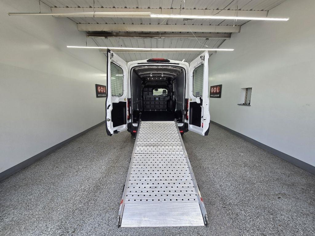 Ford Transit 150 Van Med. Roof w/Sliding Pass. 148-in. WB 2018