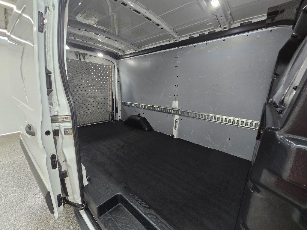 Ford Transit 150 Van Med. Roof w/Sliding Pass. 148-in. WB 2018
