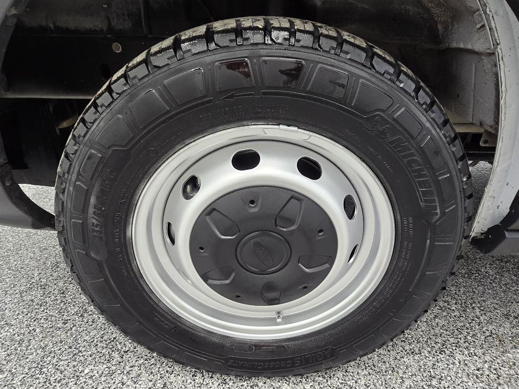 Ford Transit 150 Van Med. Roof w/Sliding Pass. 148-in. WB 2018
