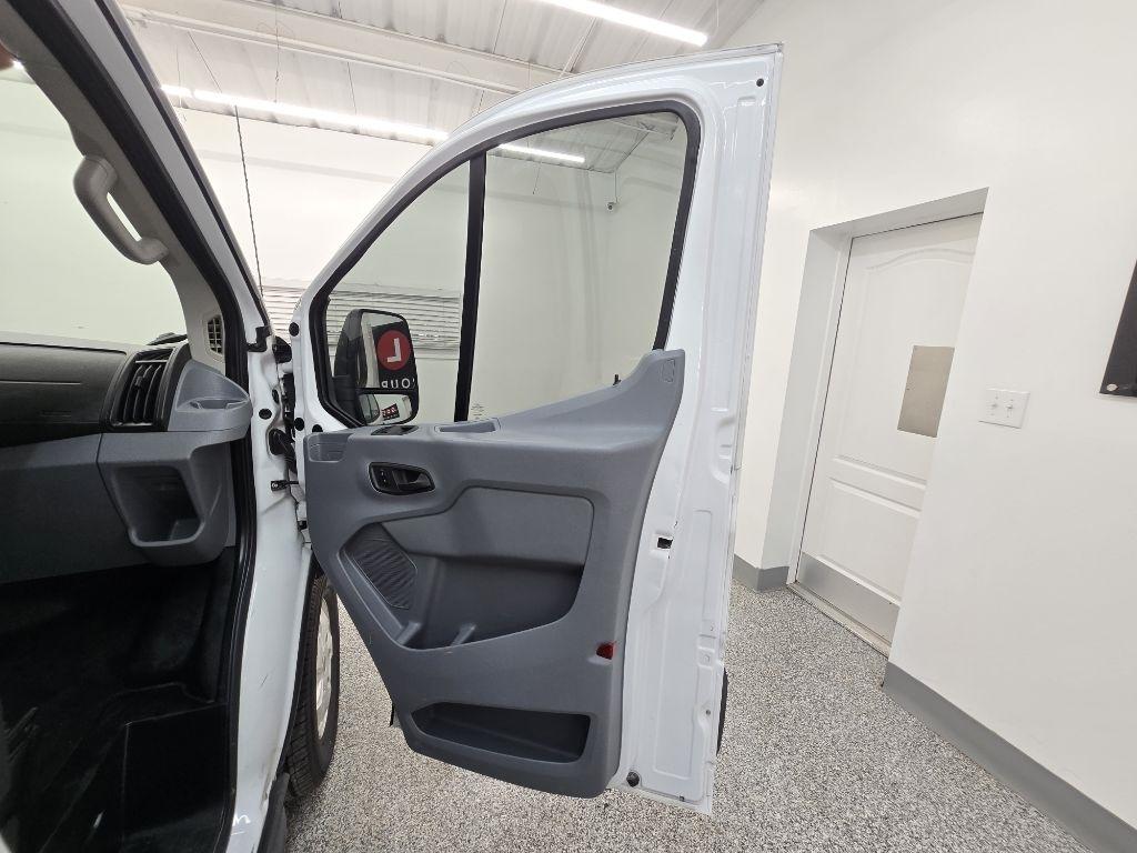 Ford Transit 150 Van Low Roof 60/40 Pass. 130-in. WB 2018