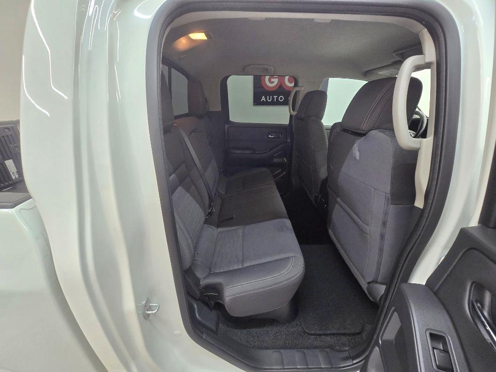 Nissan Frontier SV Crew Cab 2WD 2022