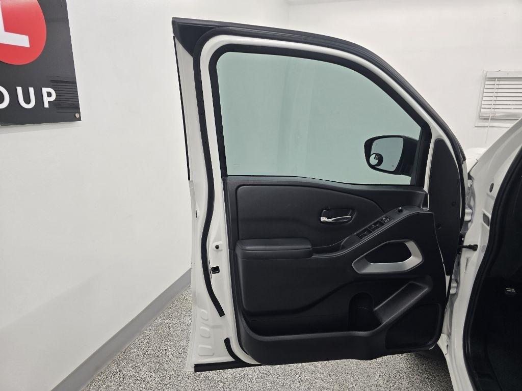 Nissan Frontier SV Crew Cab 2WD 2022