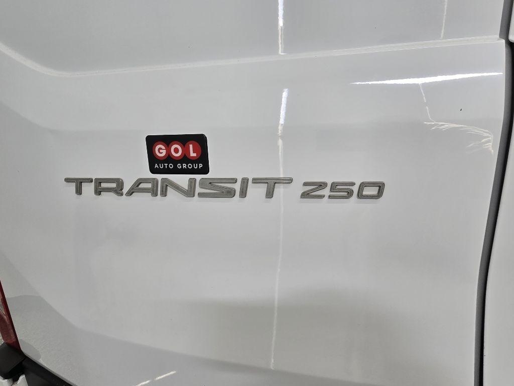 Ford Transit 250 Van Low Roof w/Sliding Pass. 130-in. WB 2020
