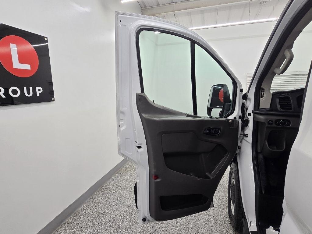 Ford Transit 250 Van Low Roof w/Sliding Pass. 130-in. WB 2020