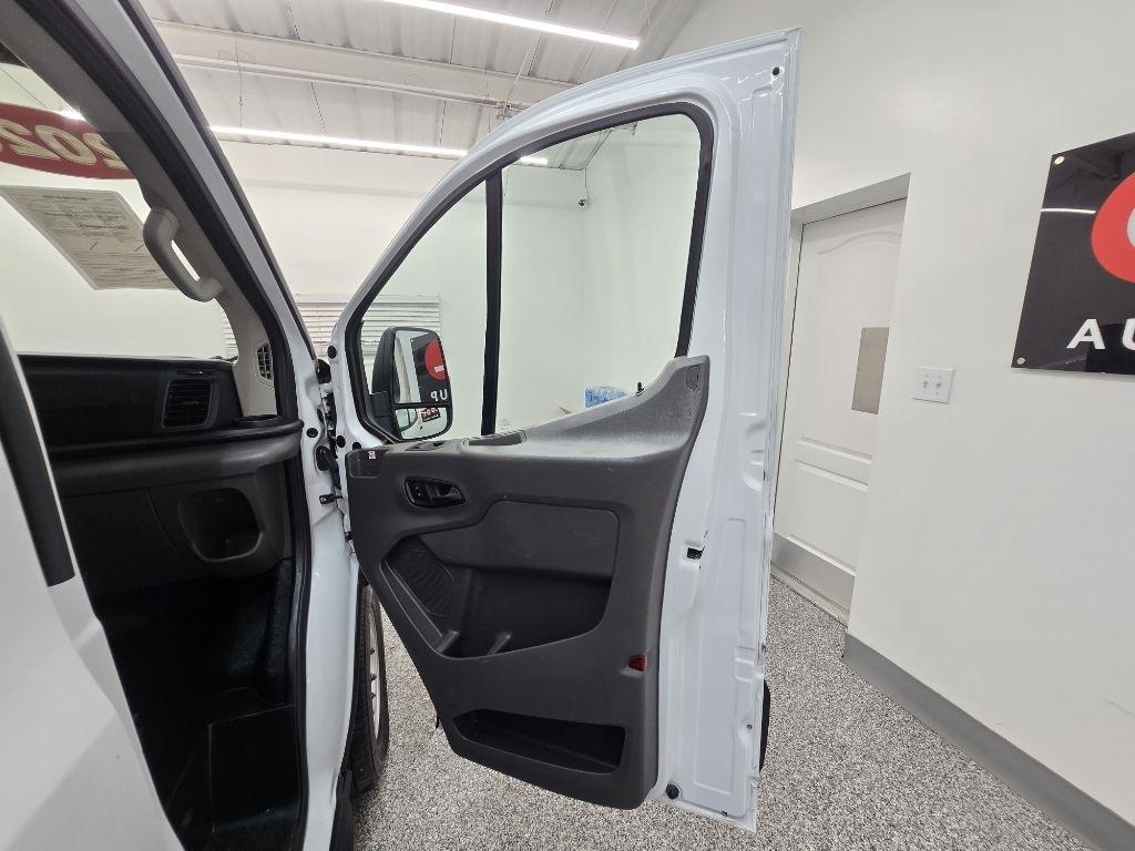 Ford Transit 250 Van Low Roof w/Sliding Pass. 130-in. WB 2020
