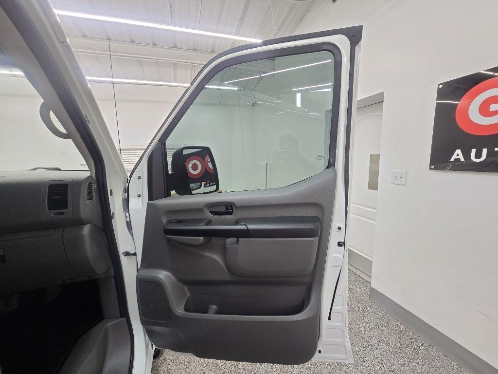 Nissan NV Cargo 2500 HD SV V6 2019