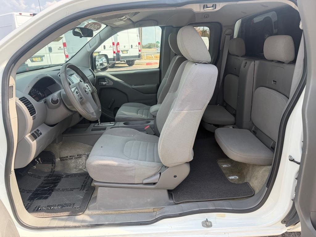 Nissan Frontier SV King Cab I4 5MT 2WD 2017