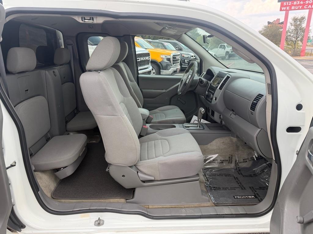 Nissan Frontier SV King Cab I4 5MT 2WD 2017