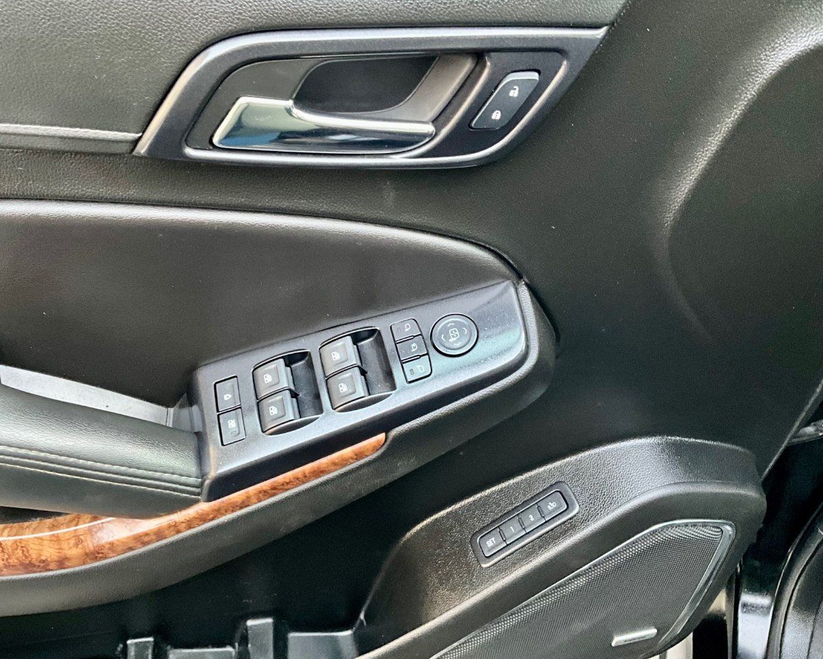 Chevrolet Suburban 4WD 4dr 1500 Premier 2018