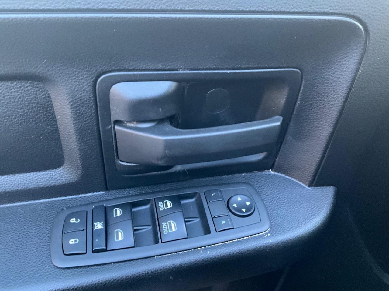 RAM 2500 Tradesman Crew Cab SWB 4WD 2022