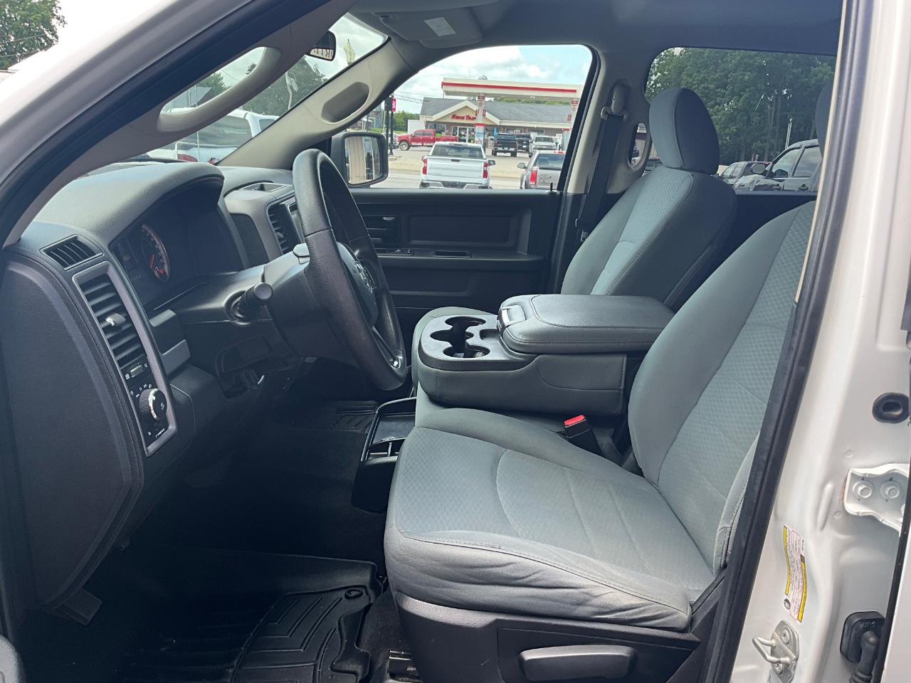 RAM 1500 Tradesman Crew Cab SWB 4WD 2017