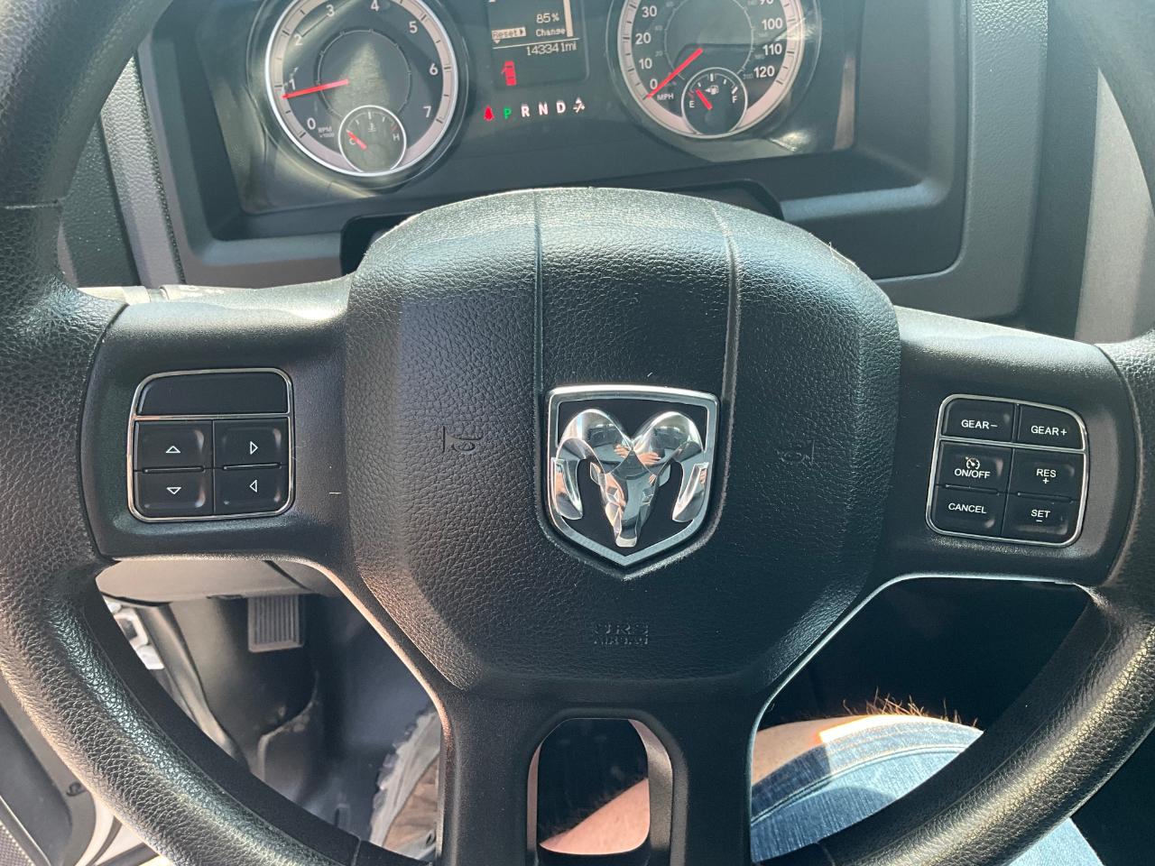 RAM 1500 Tradesman Crew Cab SWB 4WD 2017