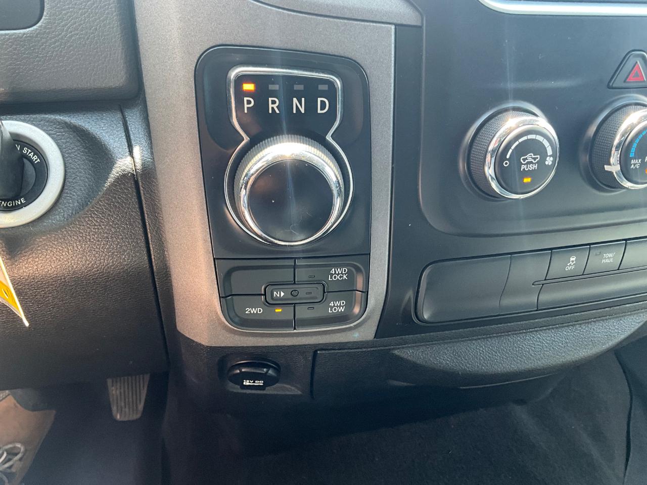 RAM 1500 Tradesman Crew Cab SWB 4WD 2017