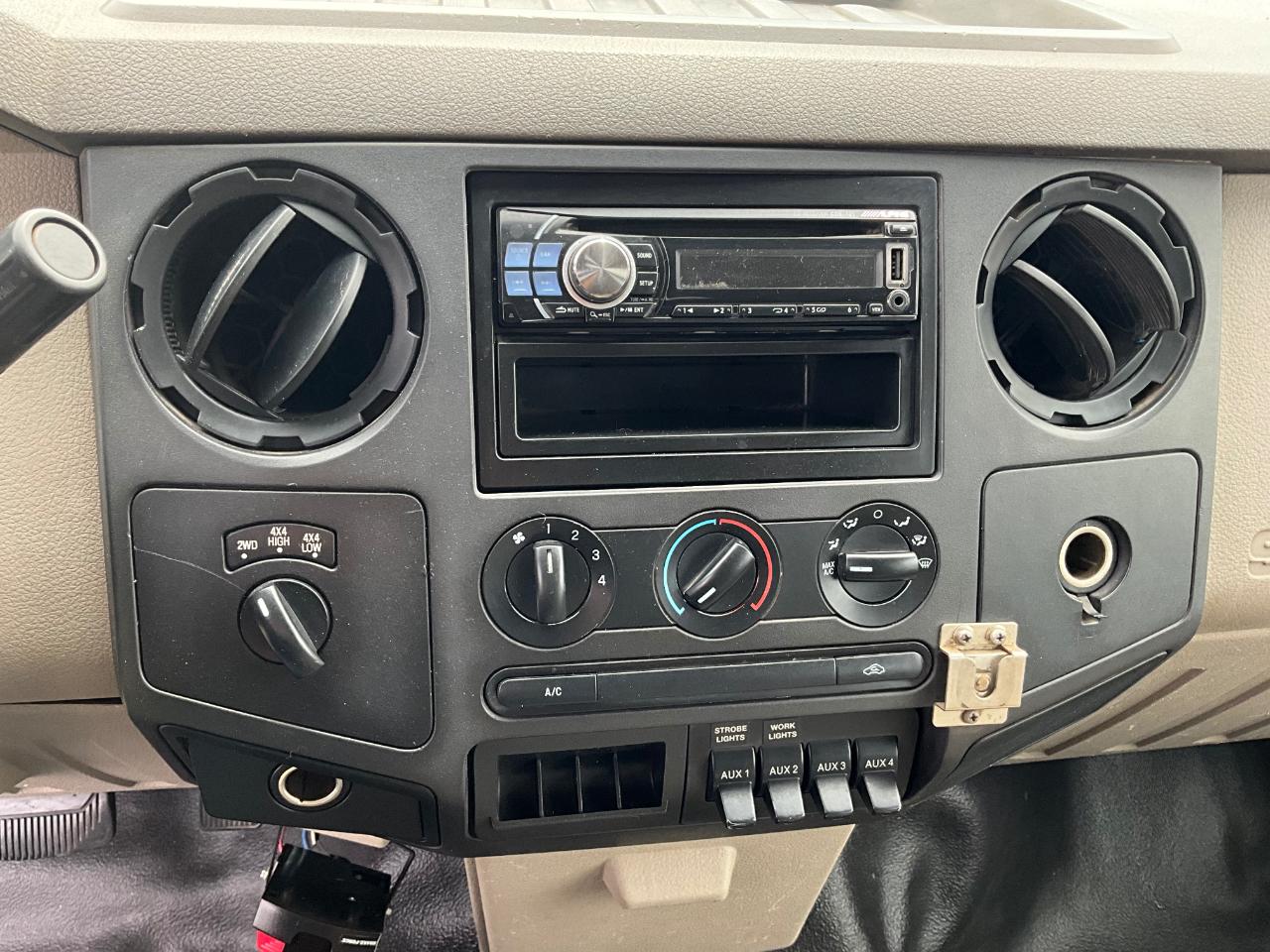 2008 Ford F-550 - Photo 6