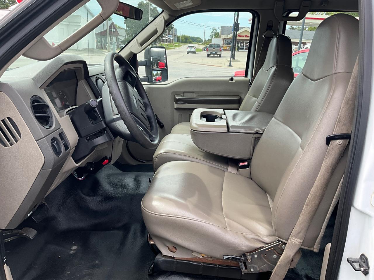 2008 Ford F-550 - Photo 8