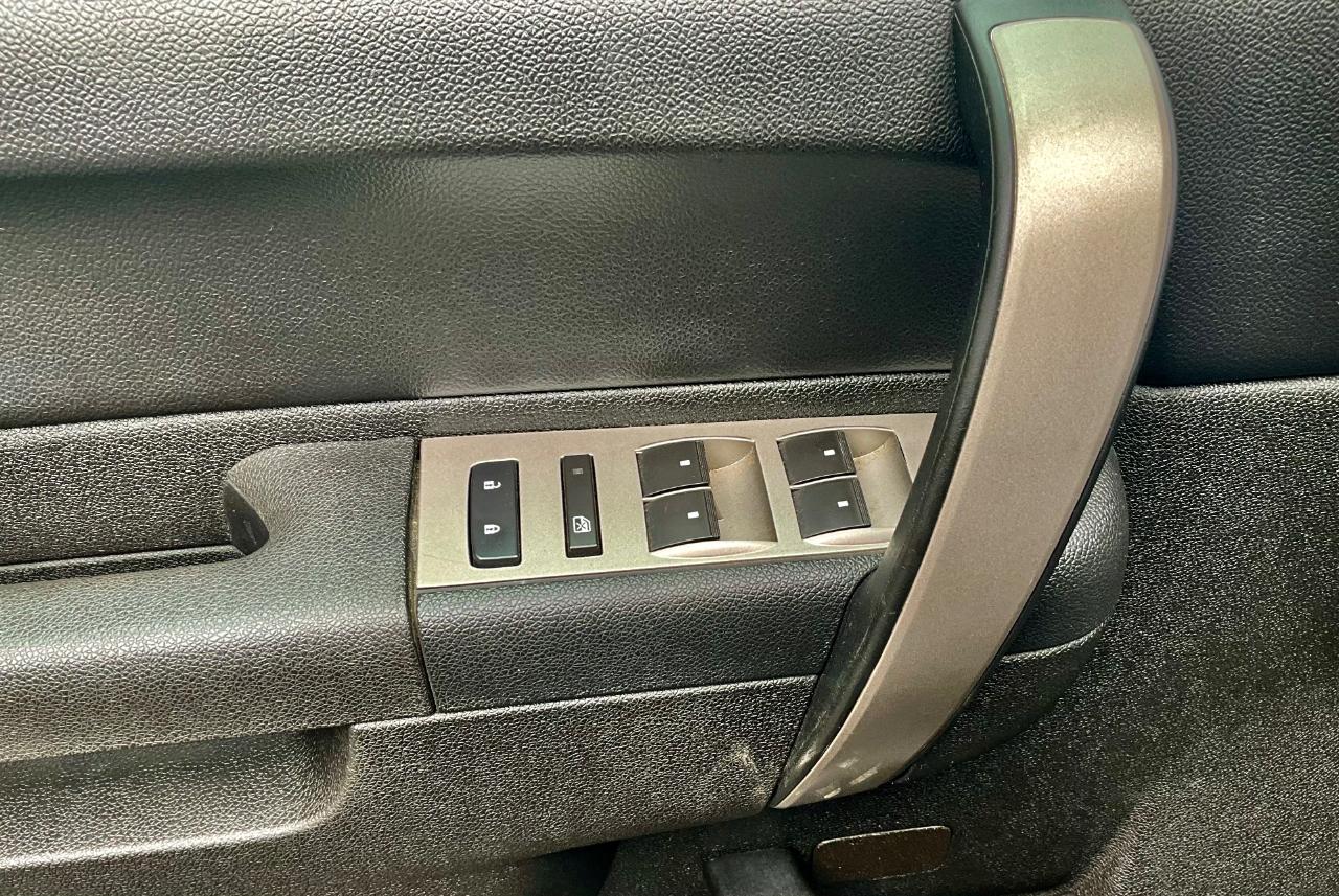 Chevrolet Silverado 1500 LT Crew Cab 4WD 2011