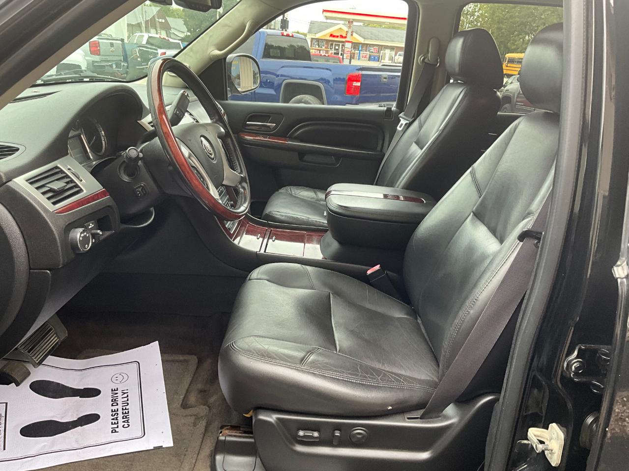 Cadillac Escalade AWD Luxury 2011