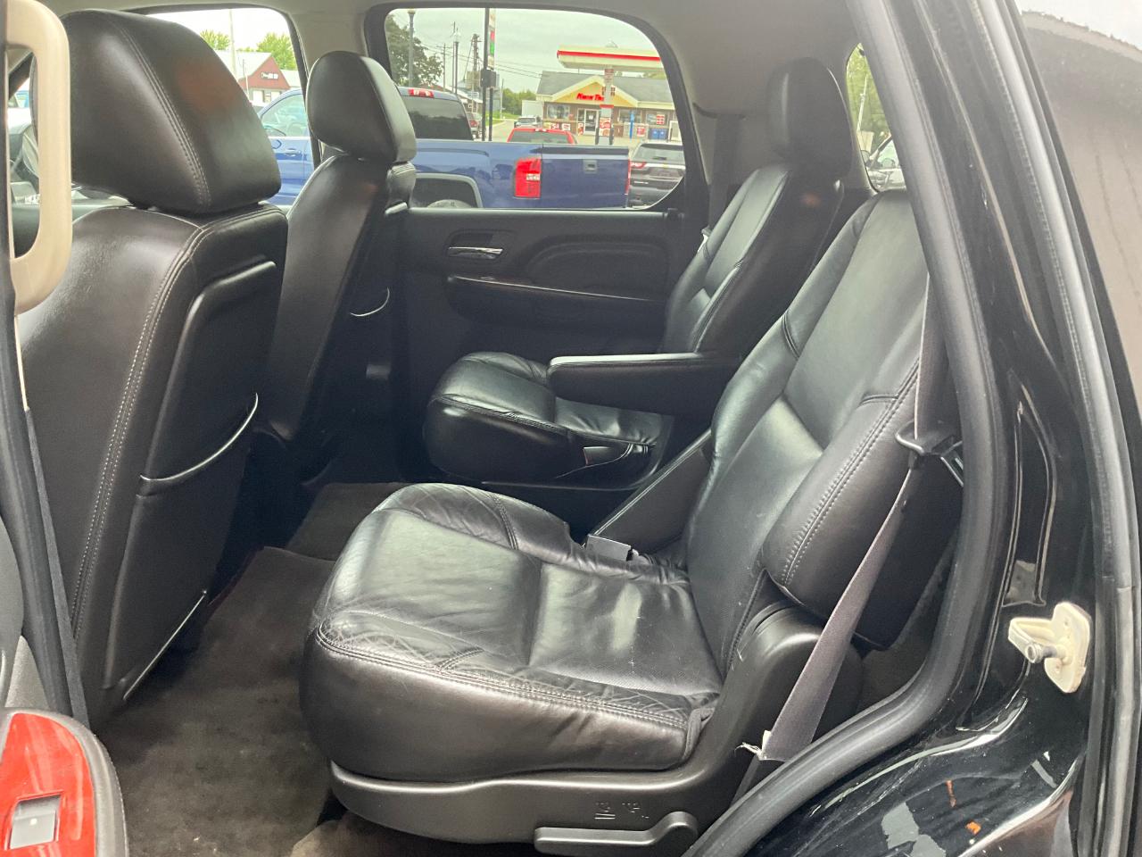 Cadillac Escalade AWD Luxury 2011