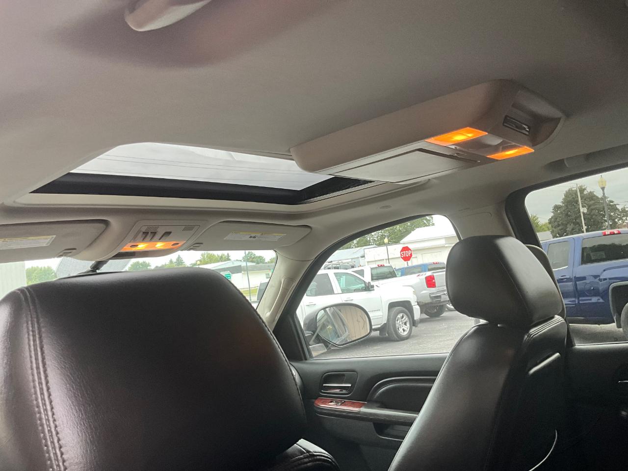 Cadillac Escalade AWD Luxury 2011
