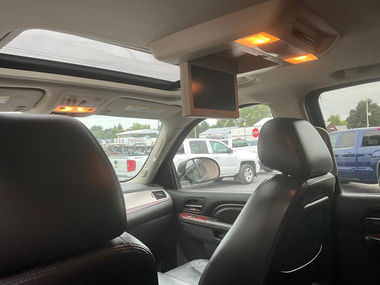 Cadillac Escalade AWD Luxury 2011