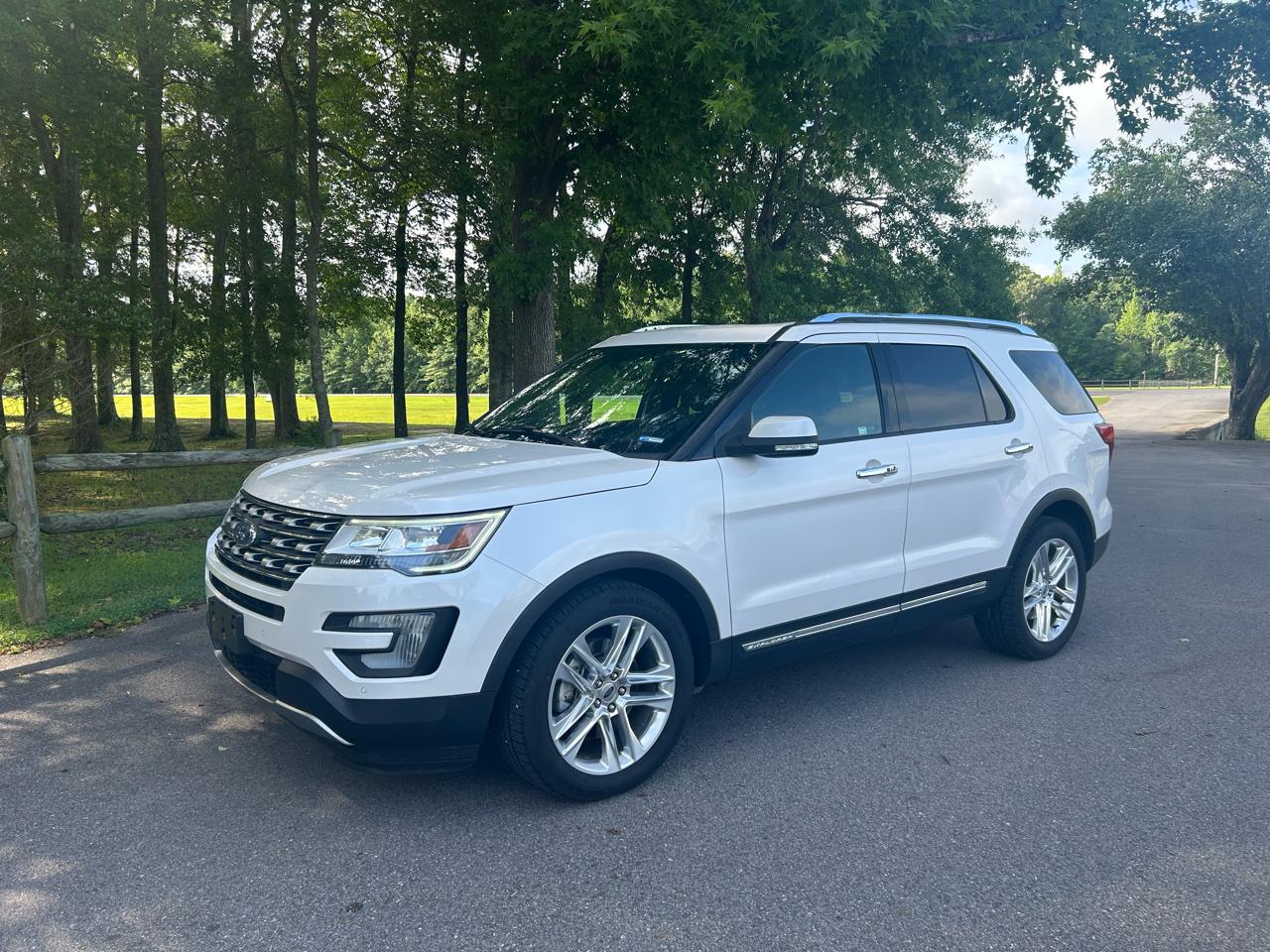 2017 Ford Explorer Limited FWD's photo