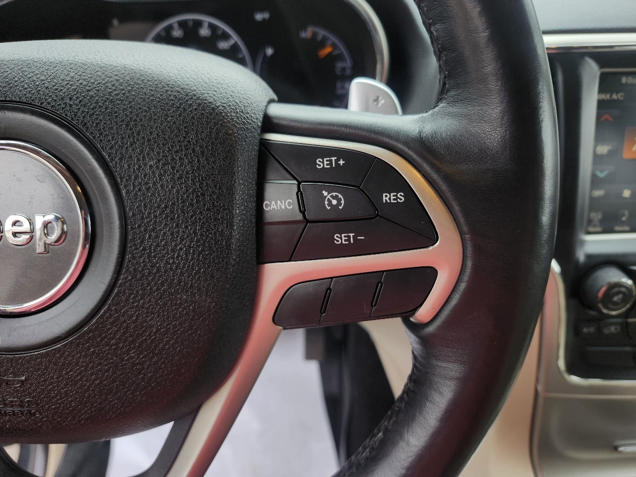 Jeep Grand Cherokee Laredo 4WD 2015